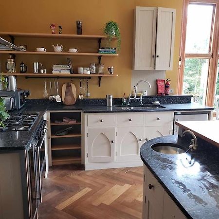 3 Bedroom 3 Bathroom Ground Floor Condo With Veranda Reigate Eksteriør billede