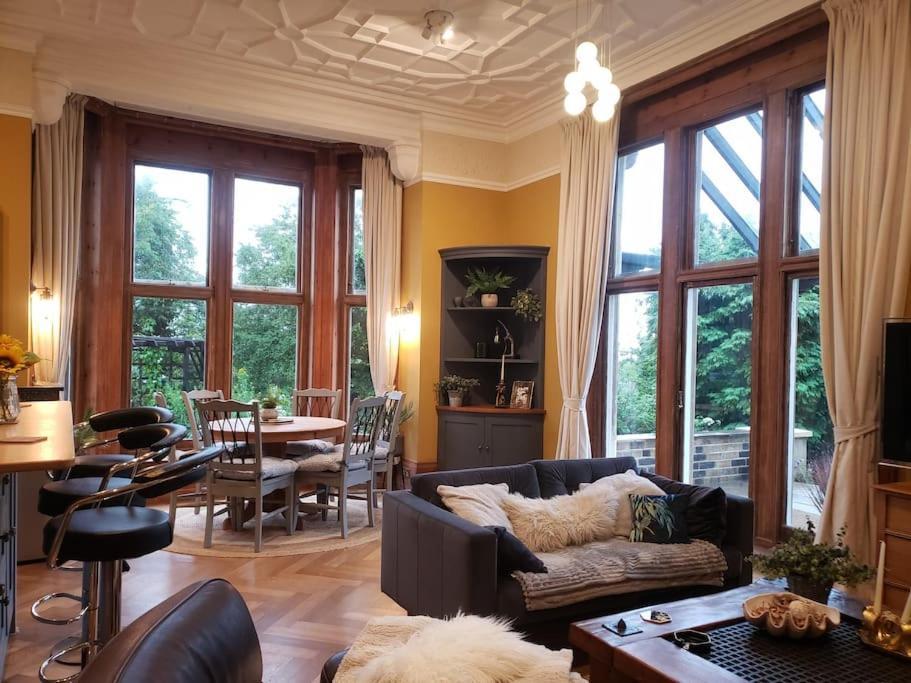 3 Bedroom 3 Bathroom Ground Floor Condo With Veranda Reigate Eksteriør billede
