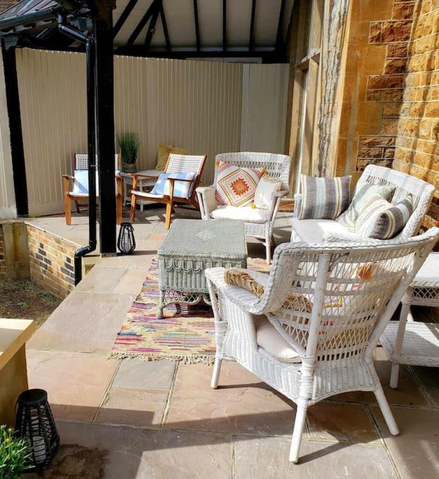 3 Bedroom 3 Bathroom Ground Floor Condo With Veranda Reigate Eksteriør billede