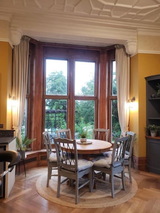 3 Bedroom 3 Bathroom Ground Floor Condo With Veranda Reigate Eksteriør billede