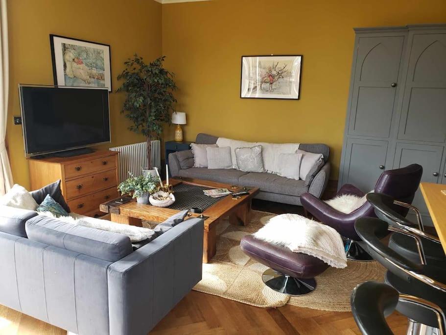 3 Bedroom 3 Bathroom Ground Floor Condo With Veranda Reigate Eksteriør billede