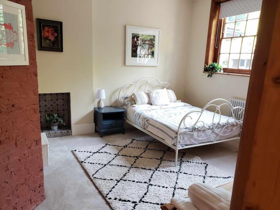 3 Bedroom 3 Bathroom Ground Floor Condo With Veranda Reigate Eksteriør billede
