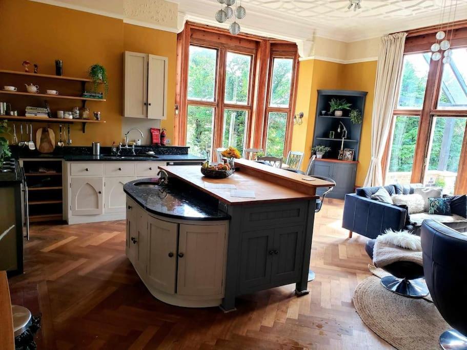 3 Bedroom 3 Bathroom Ground Floor Condo With Veranda Reigate Eksteriør billede